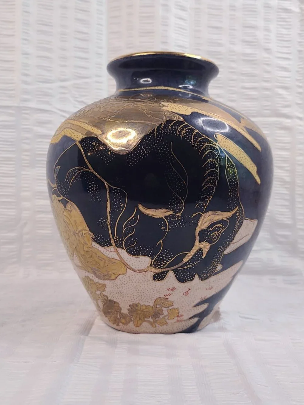 Vintage Chinese Black Gold White Bulbous Vase 8.5” High